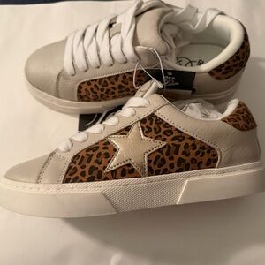 Art Class White and Brown Leopard Sneakers